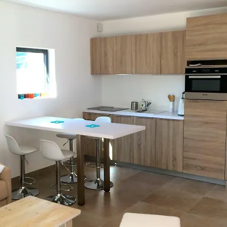 Lucienne , T2 4 Etoiles Avec Garage, Dans Les Calanques Bandol
