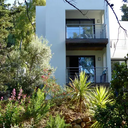 Lucienne , T2 4 étoiles Avec Garage, Dans Les Calanques