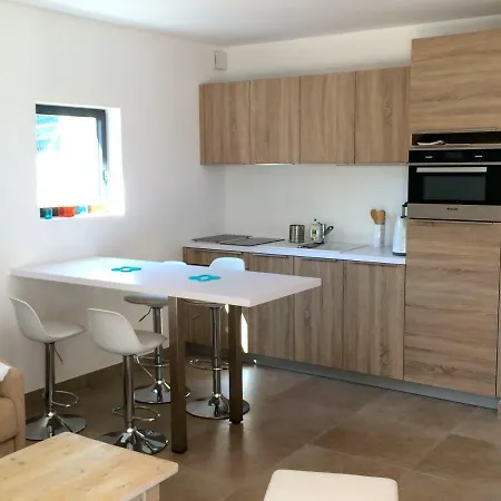 Lucienne , T2 4 Etoiles Avec Garage, Dans Les Calanques Bandol