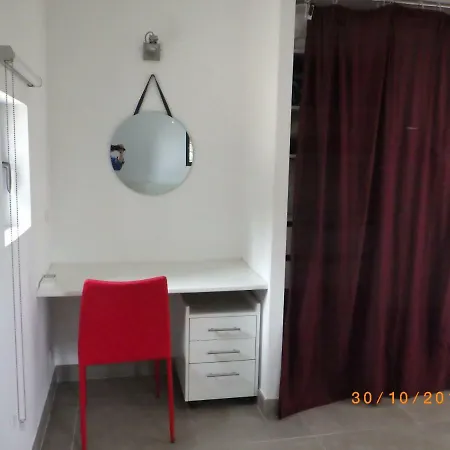 Lucienne , T2 4 Etoiles Avec Garage, Dans Les Calanques *