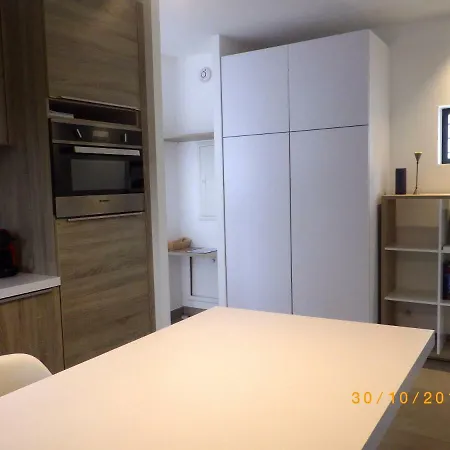 Lucienne , T2 4 Etoiles Avec Garage, Dans Les Calanques Holiday home